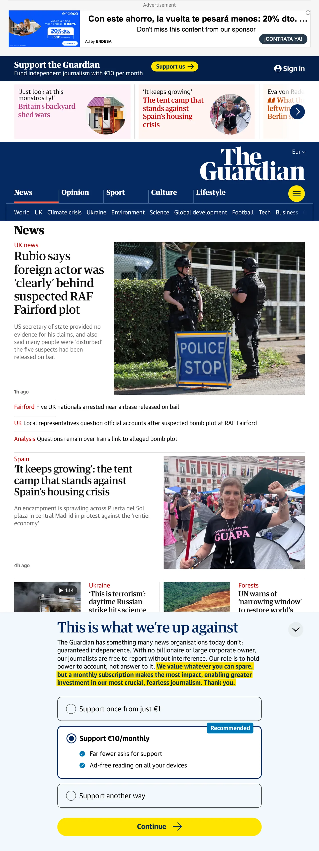 Screenshot of the The Guardian front page