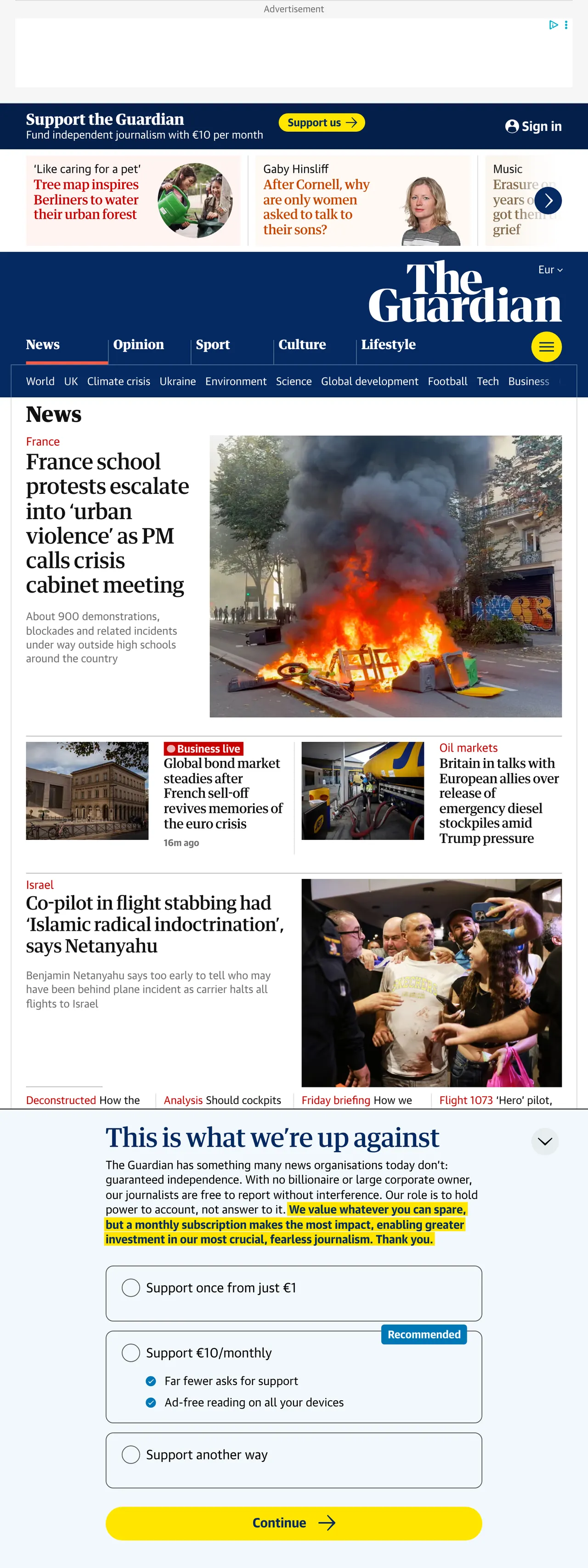 Screenshot of the The Guardian front page