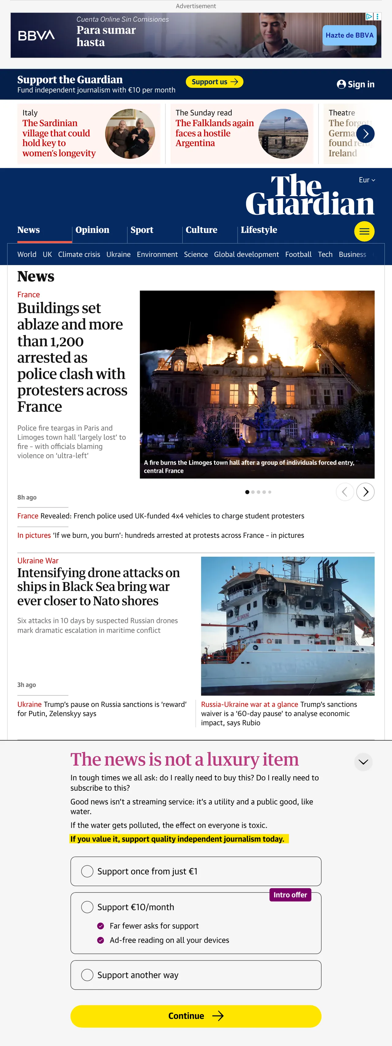 Screenshot of the The Guardian front page